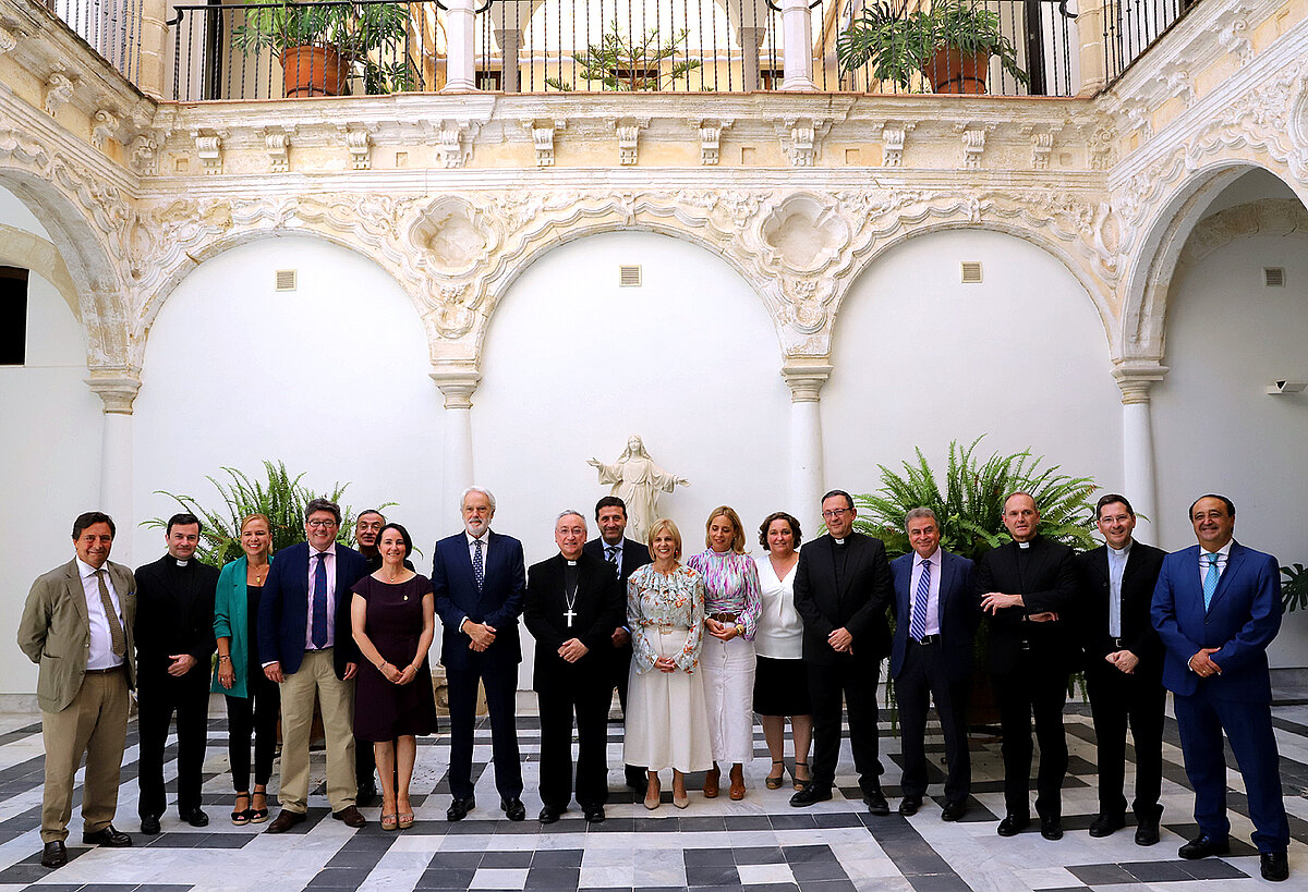 Primer Encuentro Del Obispo De Asidonia Jerez Y La Alcaldesa