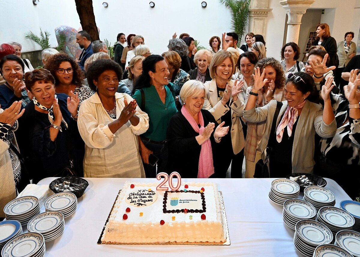 La Alcaldesa Tiende La Mano Al Tejido Asociativo De Mujeres Para