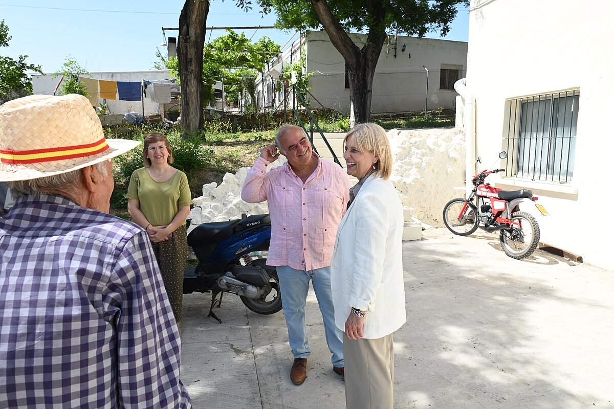 La alcaldesa valora con ISOJE nuevas vías de colaboración para apoyar