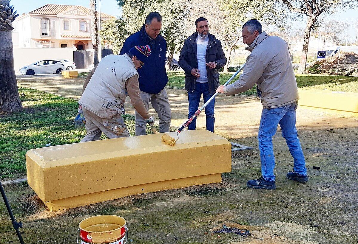 El Gobierno Local Acomete La Mejora Y Adecentamiento Del Mobiliario