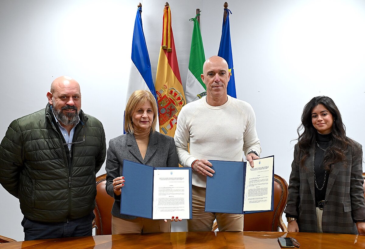 La alcaldesa firma un convenio de colaboración con la Federación