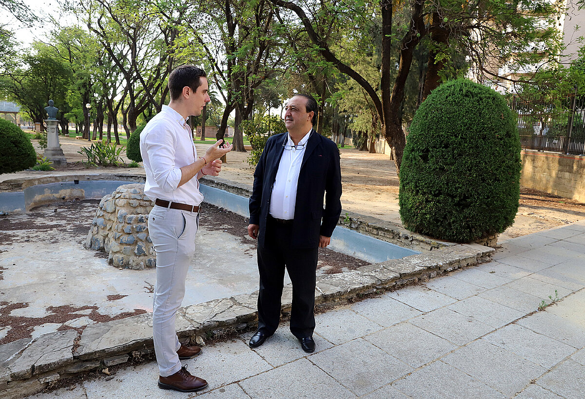 El Ayuntamiento adecenta el Parque de la Rosaleda para celebrar allí el