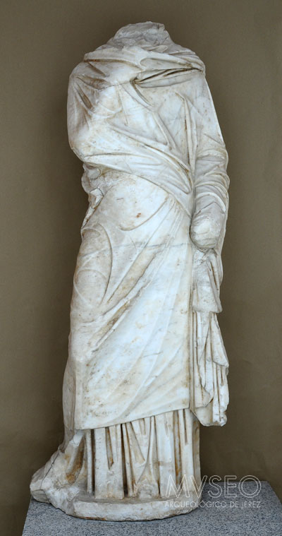 STATUE OF A ROMAN LADY