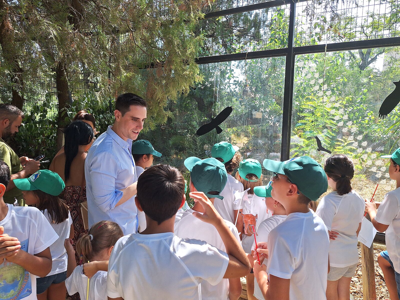 Jaime Espinar visita la Escuela de Naturaleza del Zoo