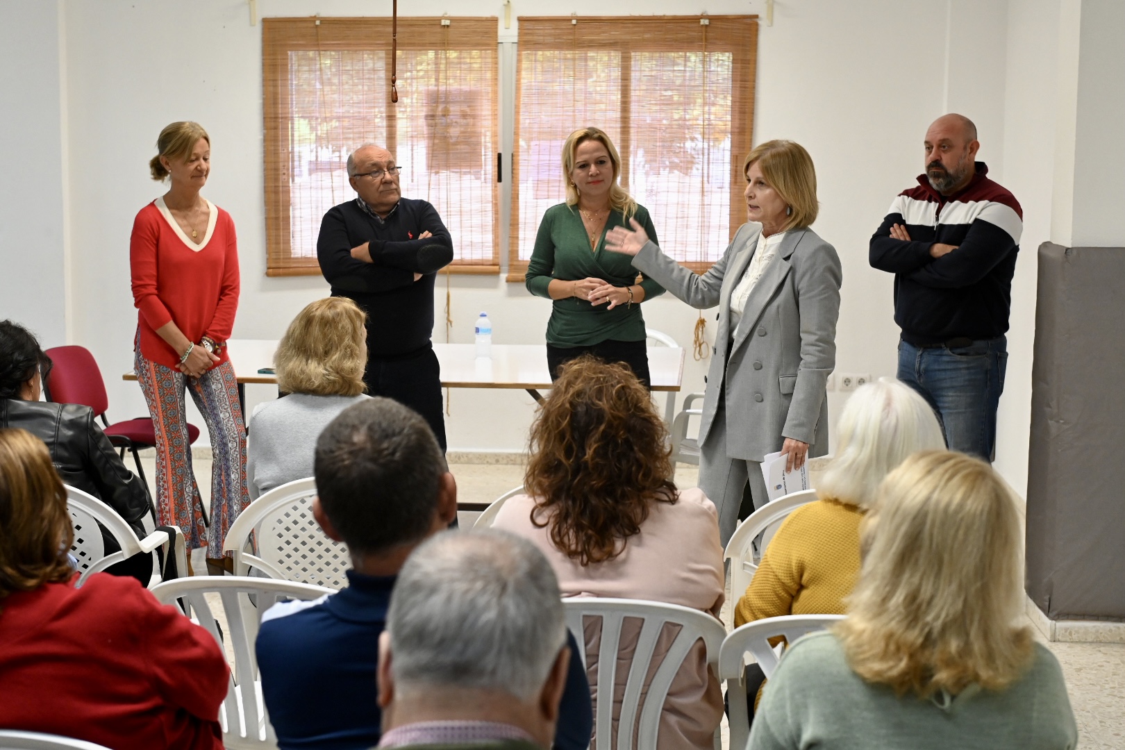 La alcaldesa se reúne con los vecinos de La Liberación