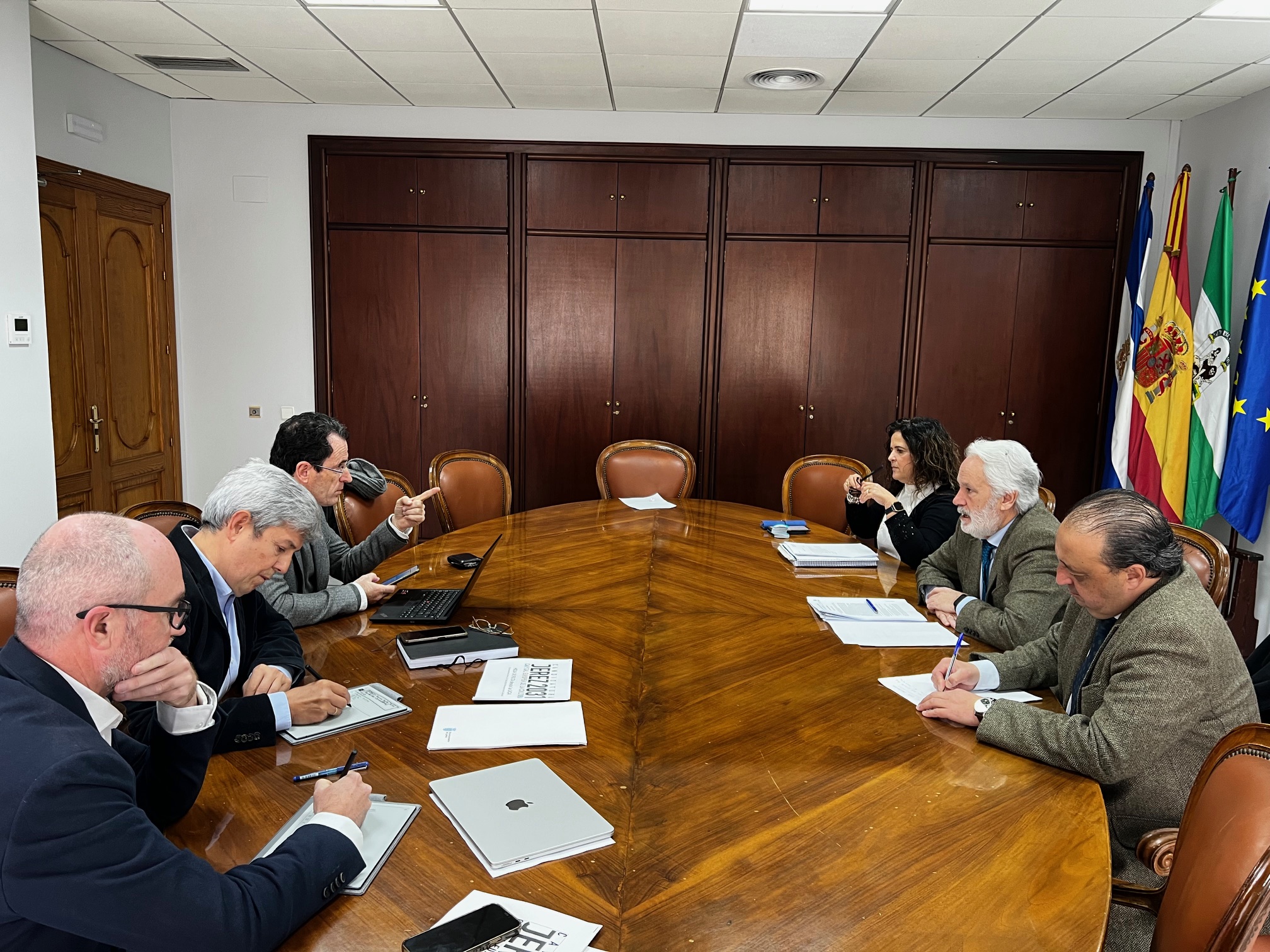 Reunión de trabajo Ayuntamiento UCA Oficina Técnica de la Capitalidad