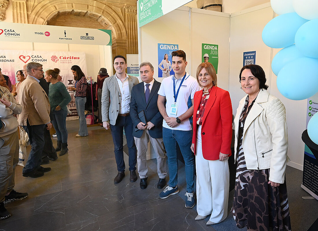 La alcaldesa inaugura la Feria de la Economía Local