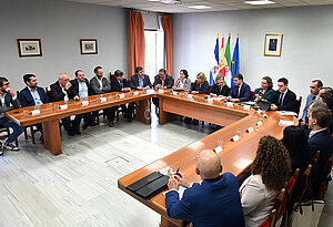 Alcaldesa preside reunión empresas sector aeronáutico