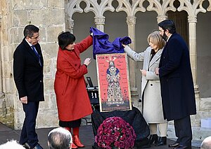La alcaldesa asiste a la presentación del cartel del Vía Crucis