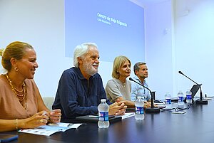 La alcaldesa informa a asociaciones y entidades de Santiago del traslado del Albergue Municipal