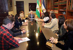 El teniente de alcaldesa durante la reunión