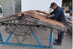 El Ayuntamiento está restaurando las antiguas marquesinas de forja
