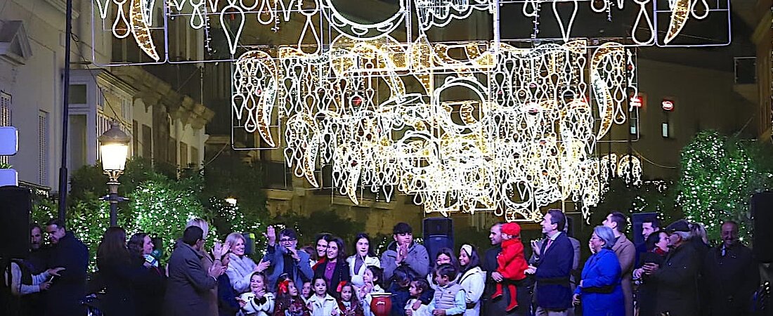 #htmlcaption-2 La alcaldesa inaugura el alumbrado de Navidad