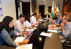 El teniente de alcaldesa durante la reunión