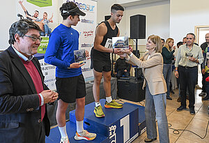 La alcaldesa en la entrega de premios