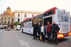 Nela García presenta una campaña de apoyo al comercio local