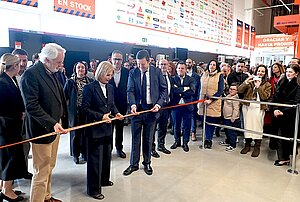 La alcaldesa asiste a la inauguración de Obramat