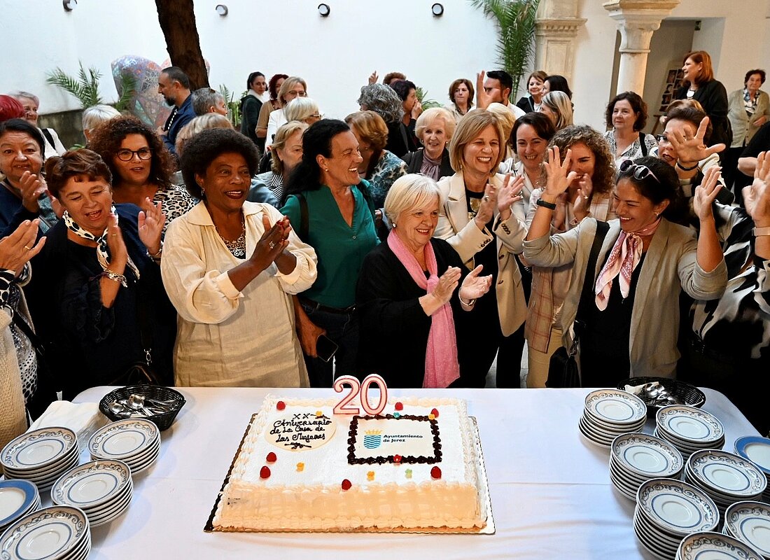 Alcaldesa asiste al 20 aniversario de la Caa de las Mujeres