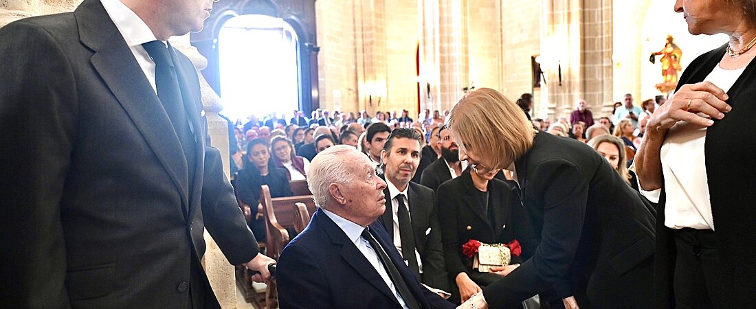 #htmlcaption-1 La alcaldesa asiste a la capilla ardiente y el funeral de Rafael de Paula