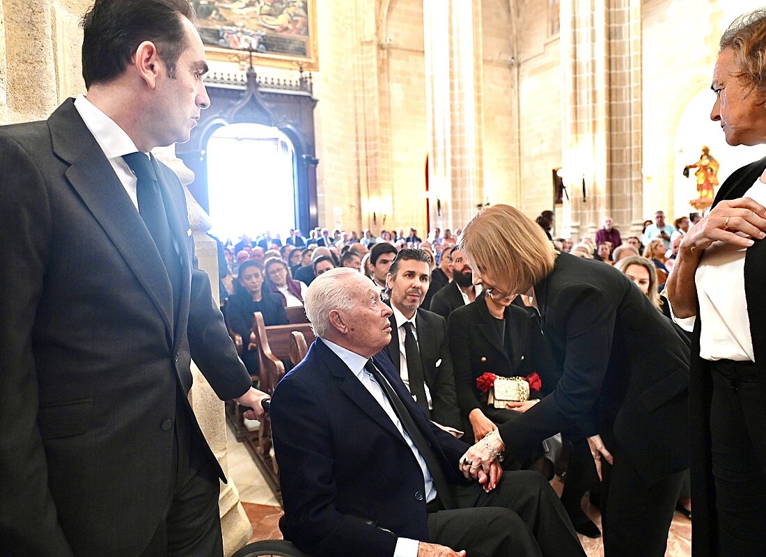 #htmlcaption-1 La alcaldesa asiste a la capilla ardiente y el funeral de Rafael de Paula