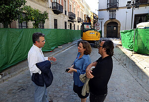 La delegada durante la visita a las obras