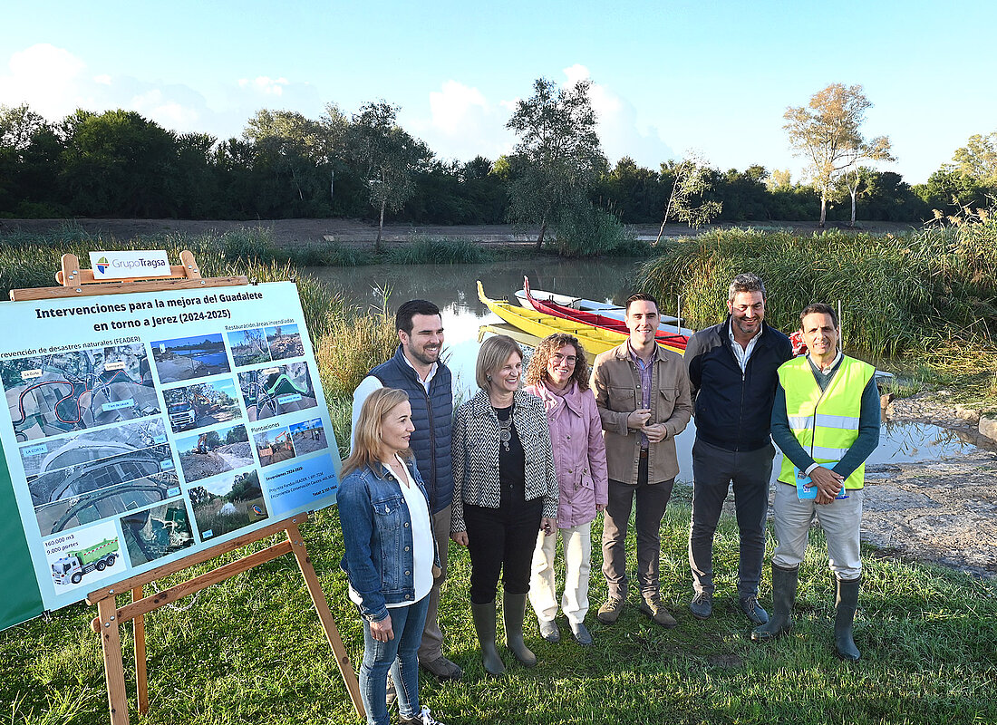 La alcaldesa y el delegado territorial de Agricultura visitan las obras del río Guadalete