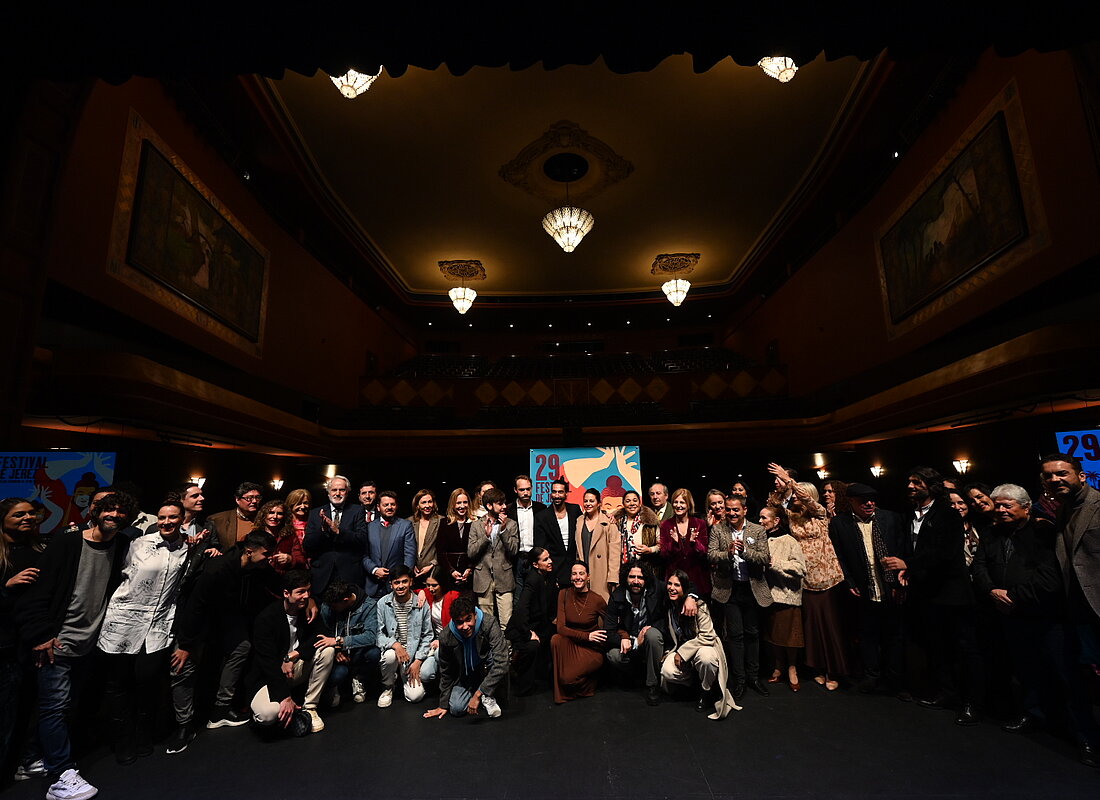 Fotografía de familia de la presentación del Festival