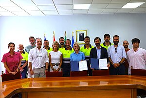 La alcaldesa ha firmado el nuevo contrato de sepñalización