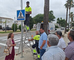 Susana Sánchez realiza visita técnica instalación semáforos Guadalcacín