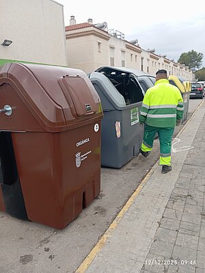 El Ayuntamiento continúa con la implantación del quinto contenedor