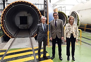 Alcaldesa visita empresa Airtificial con el consejero de Industria