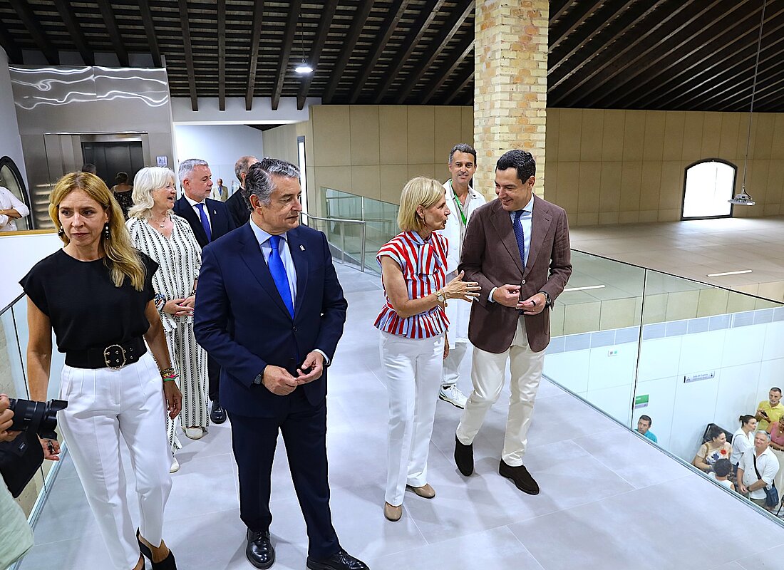 #htmlcaption-2 La alcaldesa y el presidente de la Junta inauguran el nuevo centro de salud Esperanza de la Yedra