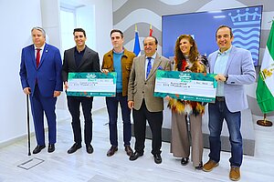 Jaime Espinar y Francisco Zurita entregan los premios del concurso de zambombas