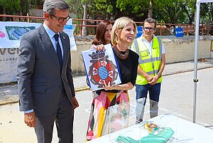 La alcaldesa asiste a la colocación de la primera piedra