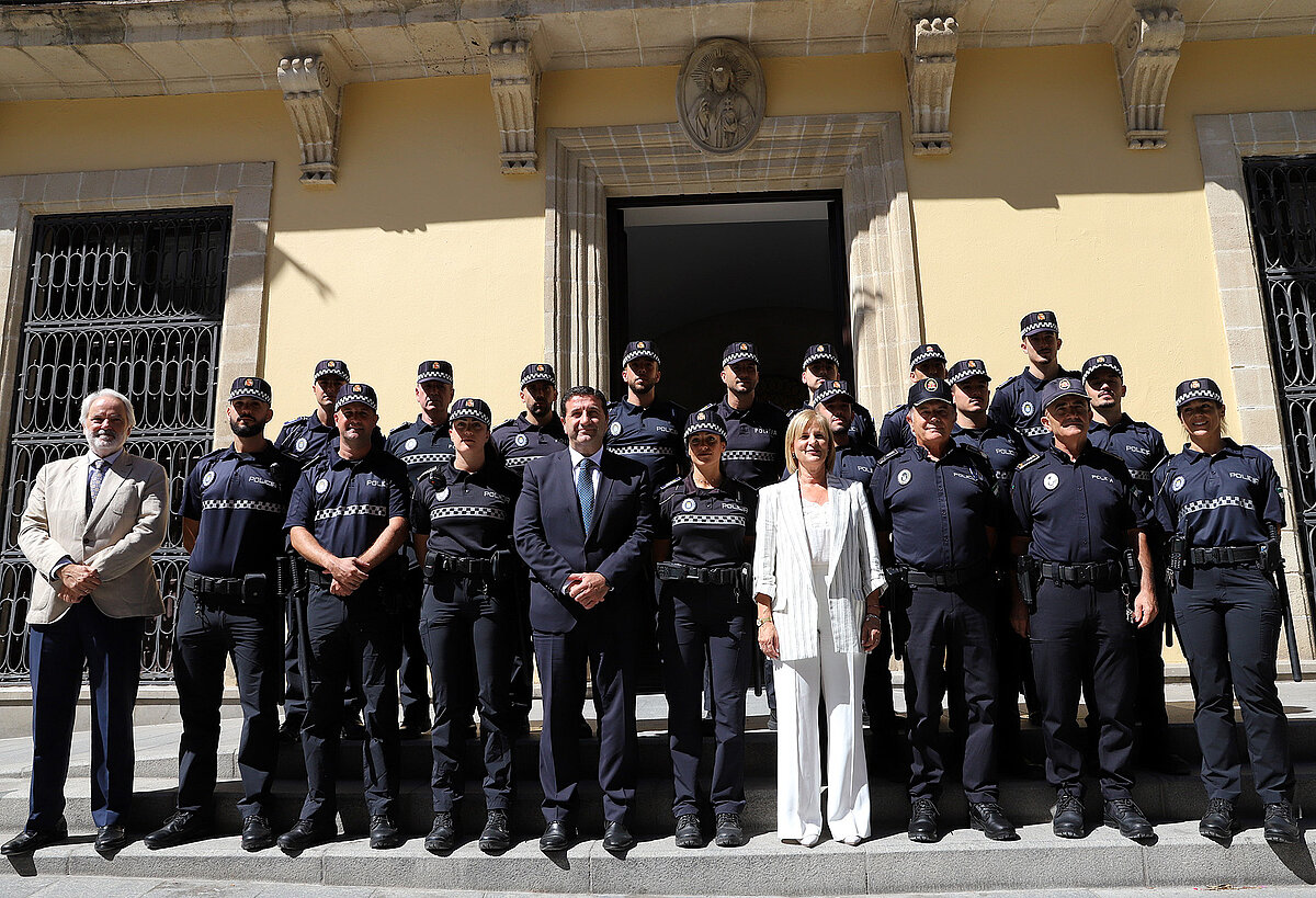 La Alcaldesa Recibe A Los 16 Nuevos Alumnos De La Policía Local Que Se Incorporarán A La 8147