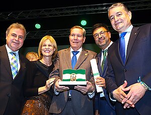 Jerez recibe la Bandera de Andalucía a la Proyección de la provincia