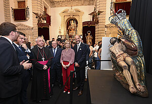 Alcaldesa asiste a la inauguración de la exposición mariana