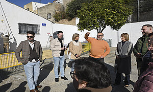 Alcaldesa visita barriada Torresoto