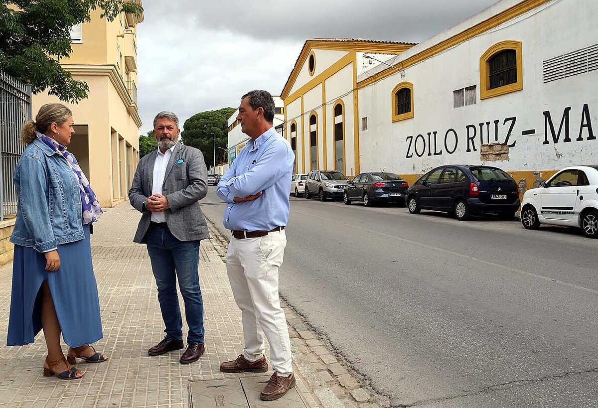 El Ayuntamiento rectifica y cambia de ubicación el aparcamiento de  bicicletas de la Plaza del Arenal