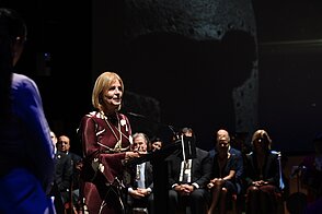 La alcaldesa durante la entrega de premios