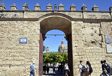 Puerta al Patio de Armas