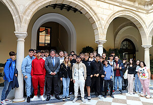 José Ángel Aparicio junto a los alumnos