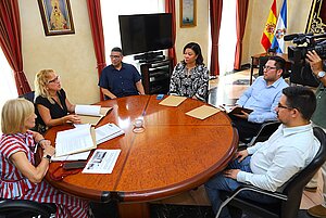 La alcaldesa recibe a la asociación Mente y Sintonía