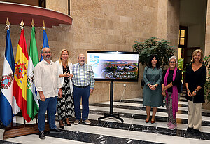 Las delegadas junto a responsables de los colectivos