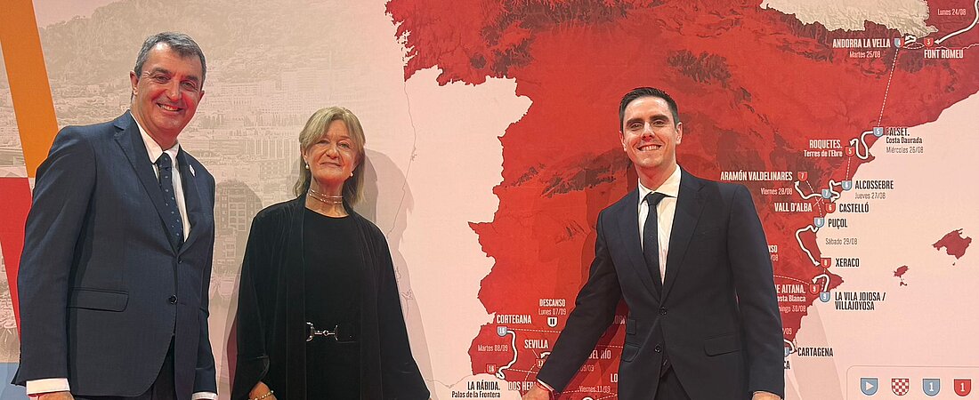 #htmlcaption-2 Jaime Espinar y Carmen Pina asisten a la presentación de la Vuelta 2026