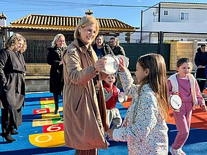 La alcaldesa inaugura el parque infantil de Las Pachecas