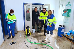 Jaime Espinar ha visitado la Depuradora dónde se está trabajando para volver a la normalidad