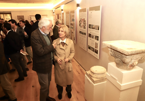 La alcaldesa inaugura la exposición sobre la actuación en el Palacio Riquelme