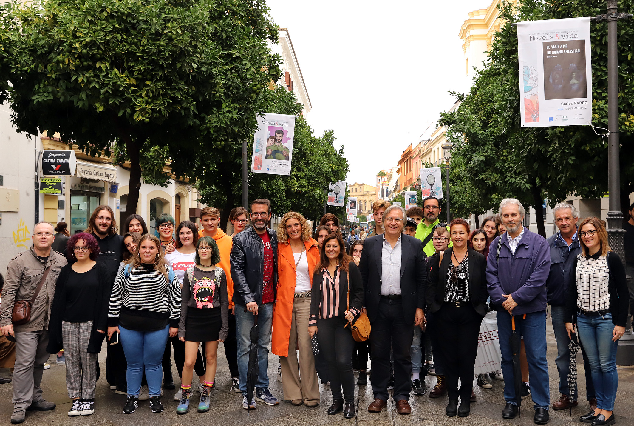 El teniente de alcaldesa durante la inauguración de la muestra de  banderolas - Ayuntamiento de Jerez - Página oficial